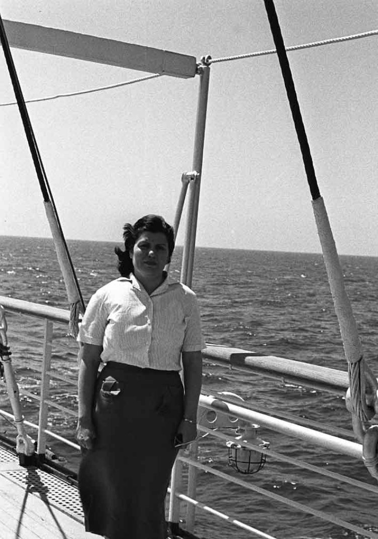 On her anniversary of death.. Tahia Kazem, the first lady of Egypt, who remained only a mother and wife