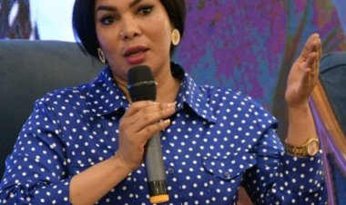  Fairouz Zakaria  Mhitimu wa Udhamini wa Nasser, mtaalamu maarufu zaidi  wa Mitindo na urembo nchini Sudan