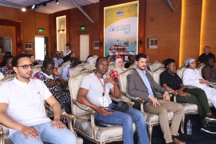 "Wajumbe Vijana" wanaoshiriki katika Udhamini wa Nasser kwa Uongozi wa Kimataifa wako kwenye Mamlaka ya Mfereji wa Suez
