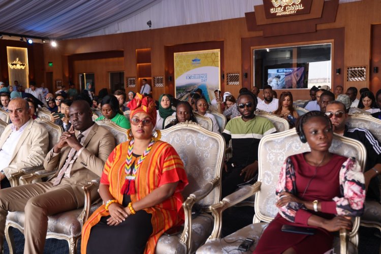 "Wajumbe Vijana" wanaoshiriki katika Udhamini wa Nasser kwa Uongozi wa Kimataifa wako kwenye Mamlaka ya Mfereji wa Suez