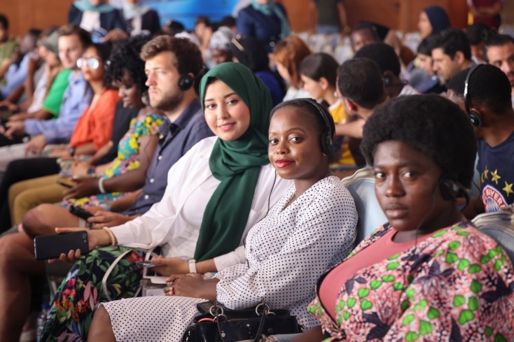 "Wajumbe Vijana" wanaoshiriki katika Udhamini wa Nasser kwa Uongozi wa Kimataifa wako kwenye Mamlaka ya Mfereji wa Suez