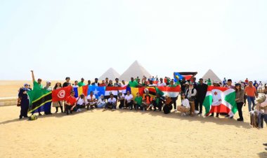 Tour touristique aux pyramides pour les participants de la Bourse Nasser pour le leadership international