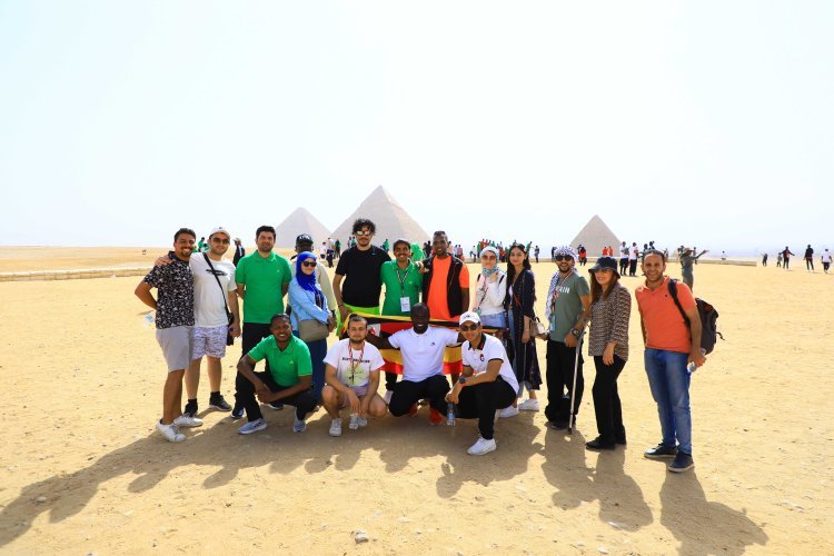 Tour touristique aux pyramides pour les participants de la Bourse Nasser pour le leadership international