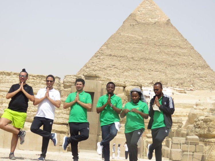 Tour touristique aux pyramides pour les participants de la Bourse Nasser pour le leadership international