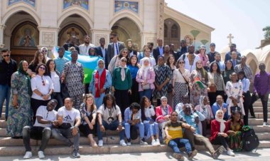Les jeunes de la Bourse Nasser pour le leadership international visitent la cathédrale Saint-Marc d’Abbassiya