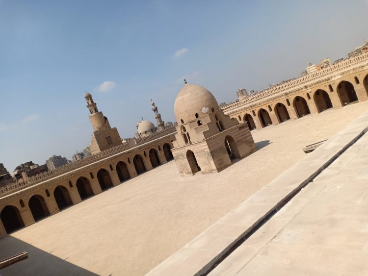 Msikiti wa Ahmed Ibn Tulun ni msikiti wa tatu kwa ukubwa wa kale duniani