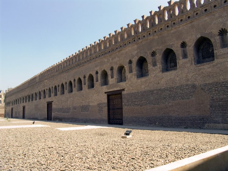 Msikiti wa Ahmed Ibn Tulun ni msikiti wa tatu kwa ukubwa wa kale duniani