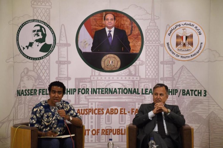 Cause palestinienne : l’ambassadeur Nabil Fahmy échange avec les participants de la Bourse Nasser lors de la clôture de la troisième journée