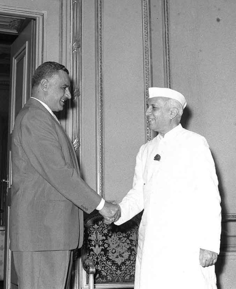 Nasser wakati wa Mkutano wake wa Kwanza na Kiongozi wa India «Nehru»