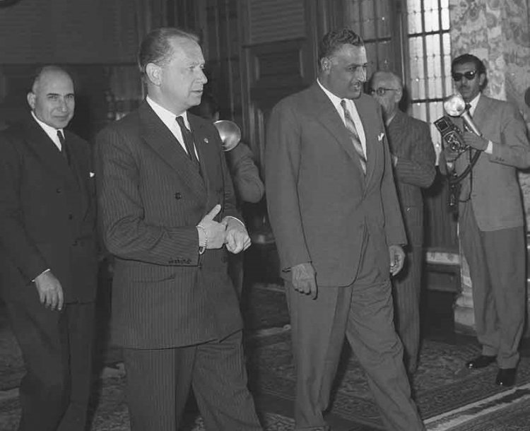 Wanaume karibu ya Rais Abdel Nasser... Diplomasia ya Misri Dkt. Mahmoud Fawzi Sinbad