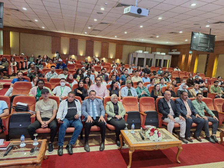 Le Canal de Suez accueille les leaders de demain : les délégations de jeunes en visite de terrain dans le cadre de la bourse Nasser Internationale