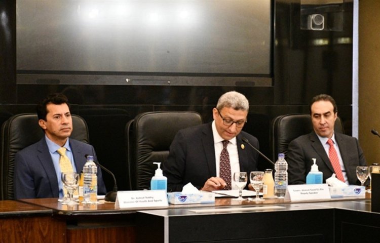 Le Parlement égyptien accueille les jeunes membres de la bourse « Nasser pour le leadership international »