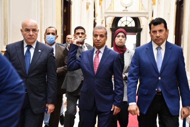 Le président du Sénat accueille les délégations de jeunes participant à la troisième promotion de la Bourse Nasser pour le leadership international